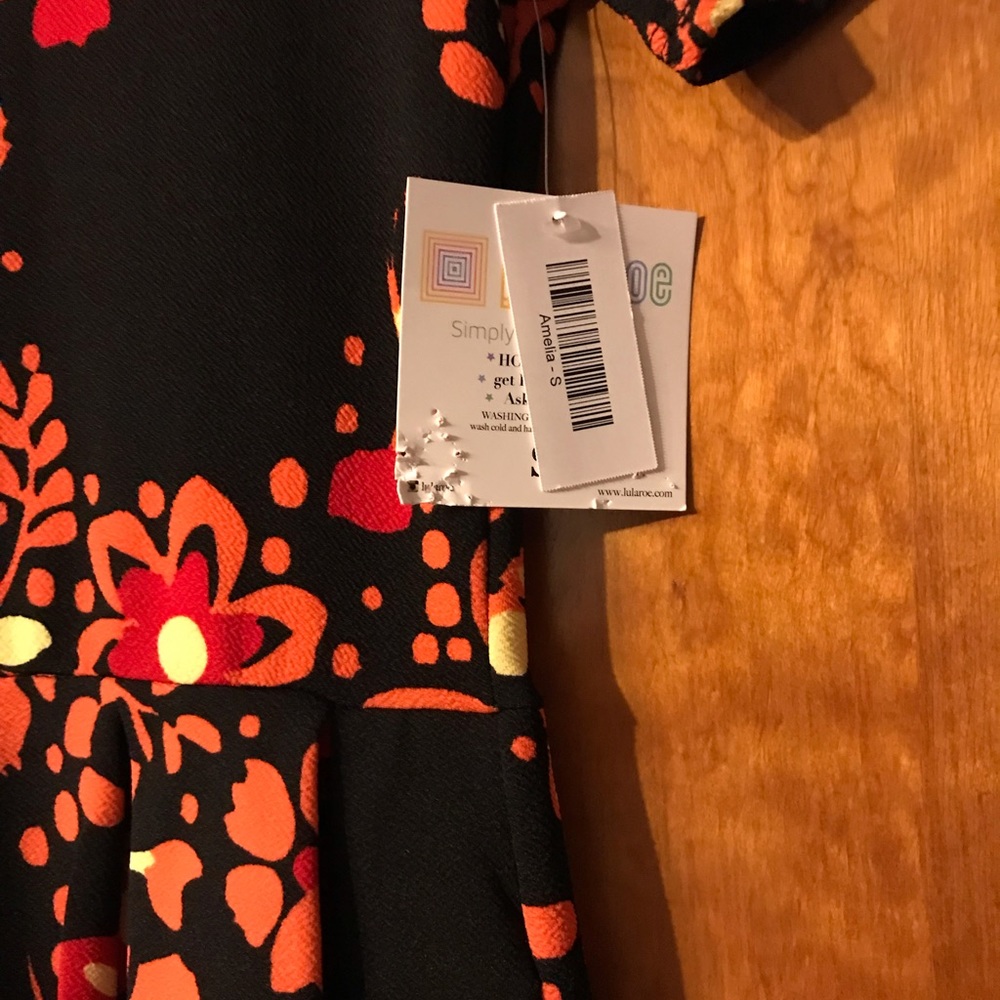 Small LuLaRoe Amelia dress with pockets NWT - Picture 2 of 6